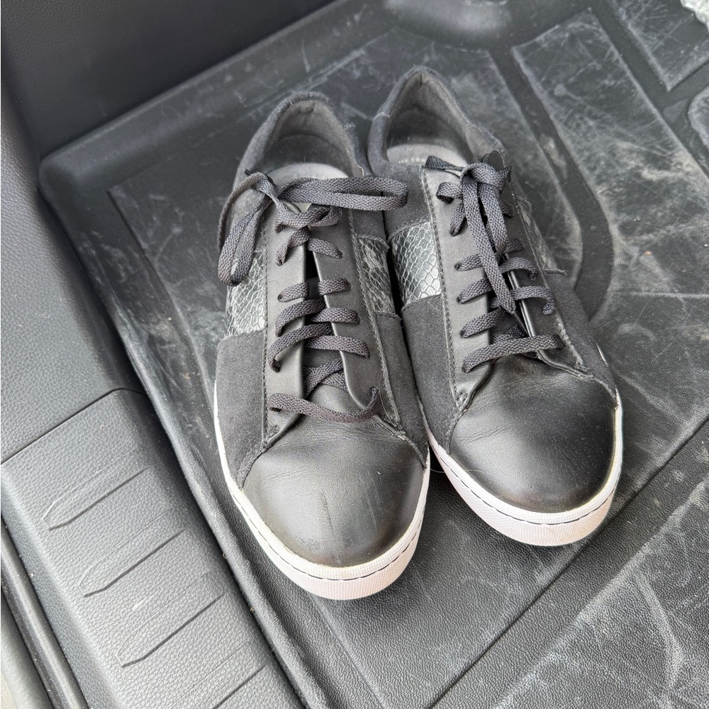 Women’s Black Low-Top Casual Sneakers